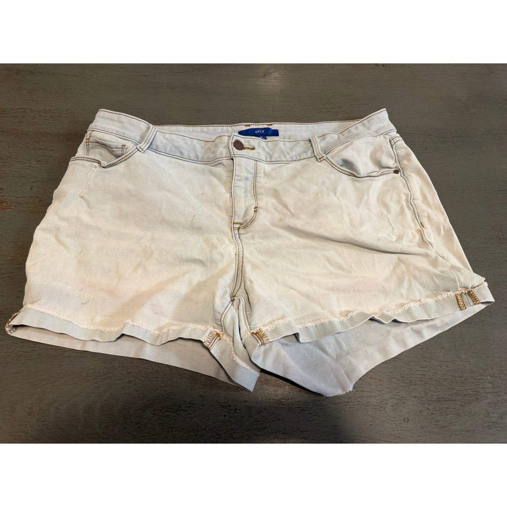 Apt. 9 Womens Size 18 Short Light Wash Denim Frayed Hem Jean Shorts RN 73277
